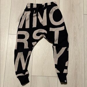 Celinununu Graphic Letter Print Kid’s Black Joggers w/ pockets Size 3-4 -Sweats